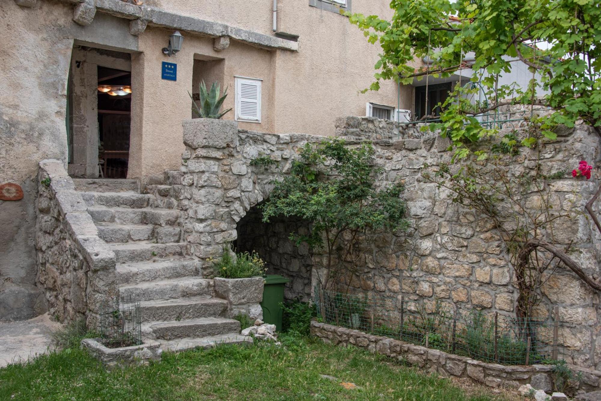 Apartman Nives Lubenice Extérieur photo